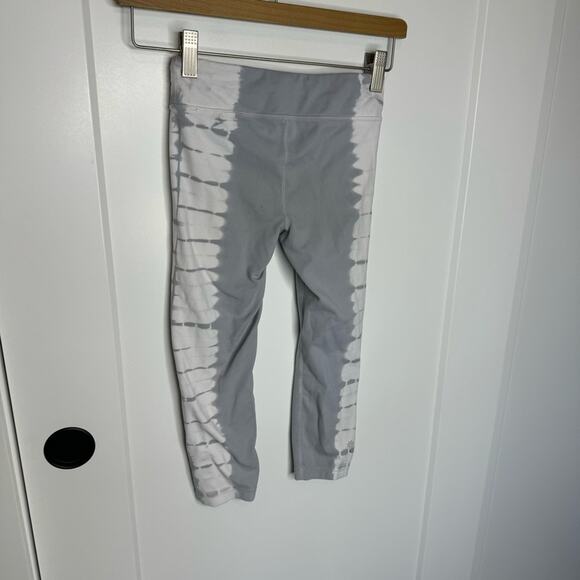 Athleta Girl Grey Tie Dye Crop Athletic Leggings Size Small 7 - Picture 4 of 7